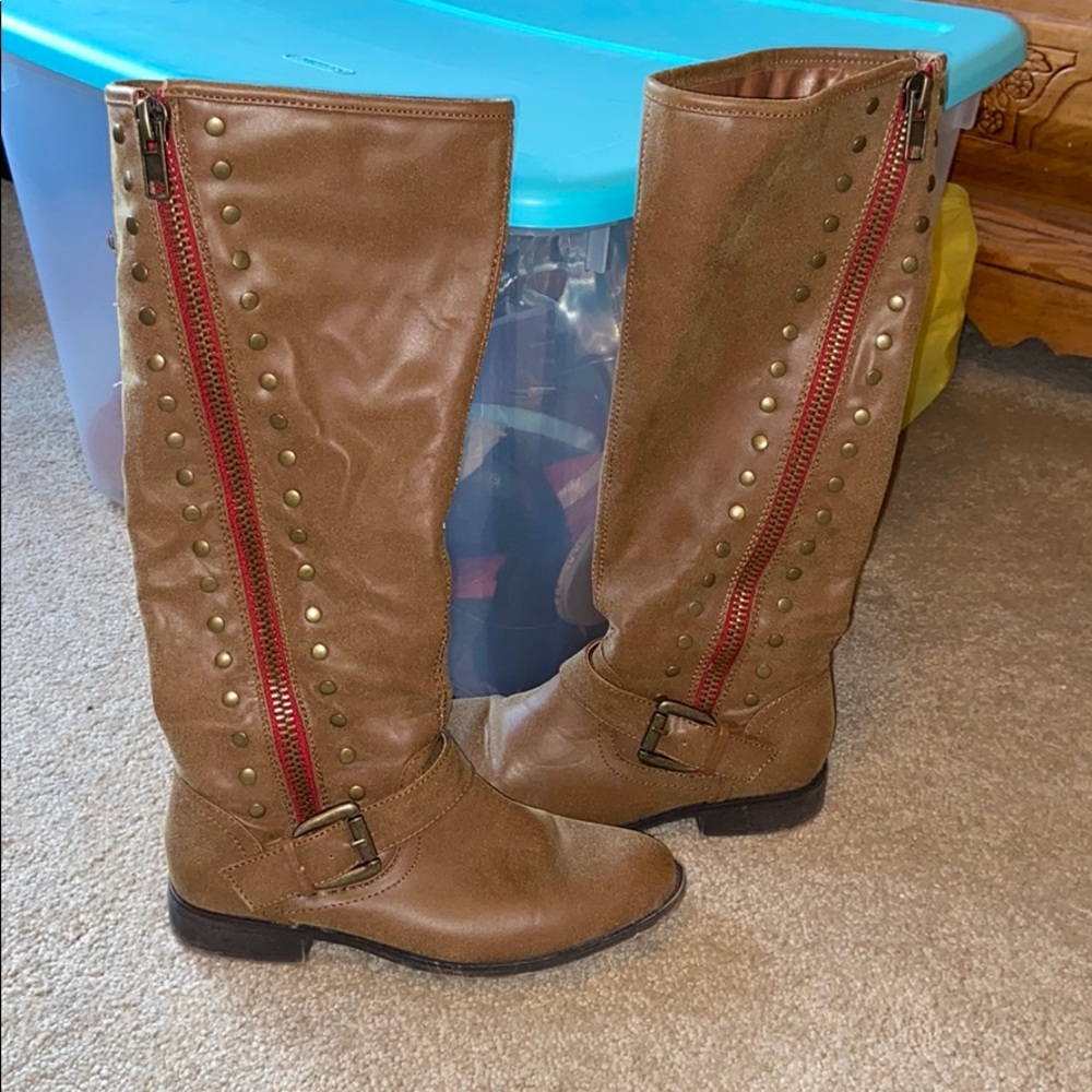 Brown boots